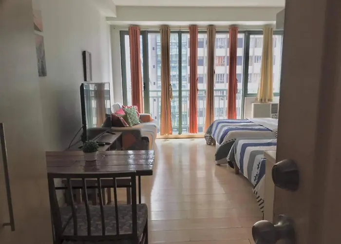 Greenfield W/ 2 Queen Across Shangrila Apartment Manila