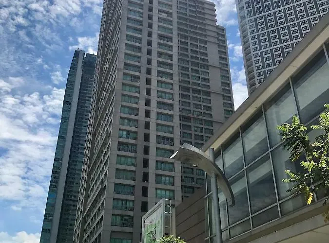 Greenfield W/ 2 Queen Across Shangrila Apartment Manila